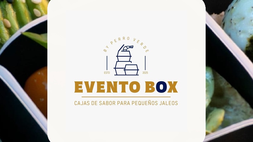 Bandeja de aperitivos salados preparados para evento de empresa en Huelva